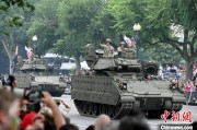 梦见中考美国纪念陆军成立250周年阅兵仪式在华盛顿举行