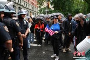 梦见中考美国多地举行“没有国王”抗议活动